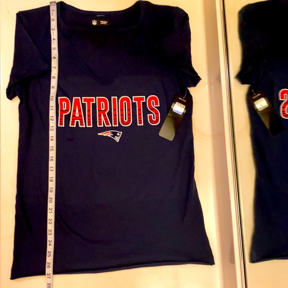 NFL New England Patriots women’s shirt with glitter and choker neckline SZ S NWT - Picture 3 of 11
